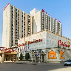מלון Ramada By Wyndham Center ****
